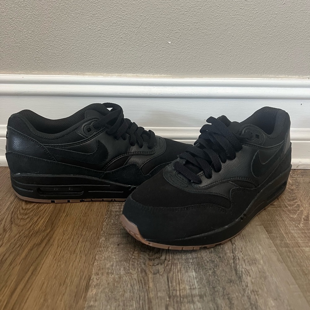 Nike Air Max - Black - Size 8